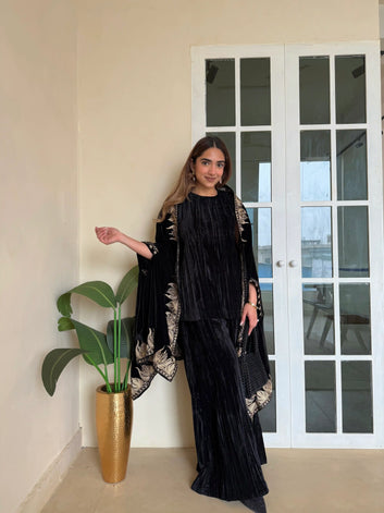 Noira Goldleaf Ethnic winter Set